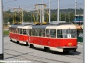 Souprava vozů T3M ev.č.8097+8059 vypravená na linku 8 projíždí vnitřní kolejí smyčky Podbaba za výstupní zastávkou. | 2.9.2011