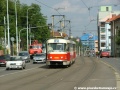 Souprava vozů T3M #8098+8035 vypravená na linku 7 minula vjezd do smyčky Kotlářka a míří ke stejnojmenné zastávce. | 11.8.2006