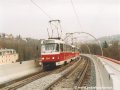 Souprava vozů T3R.P ev.č.8214+8215+8225 stoupá po mostní estakádě přes Růžičkovu rokli k zastávce Geologická. | 1.11.2003