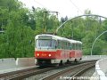 Souprava vozů T3R.P ev.č.8244+8245 vypravená na linku 12 klesá po estakádě přes Hlubočepskou ulici k zastávce Hlubočepy | 15.5.2004