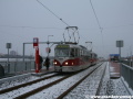 Souprava vozů T3R.PLF ev.č.8251+T3R.PV ev.č.8160 vypravená na linku 22 stanicuje v zastávce Obora Hvězda. | 3.1.2010