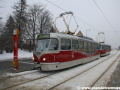 Souprava vozů T3R.PLF ev.č.8255+T3R.P ev.č.8567 vypravená na linku 22 stanicuje v zastávce Obora Hvězda. | 6.1.2009