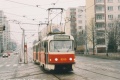 První z povodňových linek, X-A již zmizela z pražských ulic. Do doby otevření stanic metra Malostranská a Staroměstská ji ještě nahrazuje linka 31, zachycená v sestavě vozů T3R.P ev.č.8310+8311 na Červeném Vrchu. | 27.12.2002