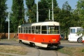 Vůz T3R.P ev.č.8329 vypravený na linku náhradní dopravy 33 opouští smyčku Dvorce výjezdovým obloukem ve směru do Braníka. | 4.8.2004
