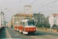 Souprava vozů T3R.P ev.č.8333+8334 vypravená na linku X-B míří přes Palackého most na Palackého náměstí. | 7.9.2002