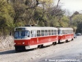 Souprava vozů T3R.P ev.č.8334+8335 na lince 18 klesá Chotkovou ulicí. | 20.4.2003