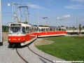 Souprava vozů T3R.P ev.č.8336+8337 vypravená na linku 8 projíždí vratným obloukem smyčky Podbaba v blízkosti železniční tratě. | 2.9.2011