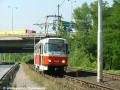 Přeložkou tramvajové tratě míří k zastávce Přístaviště vůz T3R.P ev.č.8385 vypravený na linku náhradní dopravy 33. | 4.8.2004