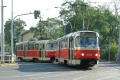 Souprava kobyliských vozů T3R.P #8426+#8427 vypravená na linku 12 odbočuje v křižovatce Ženské domovy do Radlické ulice k Andělu. | 9.10.2005