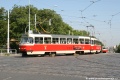 Souprava vozů T3R.P #8432+#8433 vypravená na linku 10 odbočuje z ulice Jana Želivského, ve které čeká na uvolnění obvodu výhybku vůz T3M2-DVC #8077 na lince 19. | 19. 5. 2007