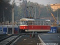 Vůz T3R.P ev.č.8561 vypravený na linku 15 zdárně zdolává nástrahy kolejových protioblouků při návratu z provizorní části tramvajové tratě v oblasti Prašného mostu na definitivní těleso | 8.10.2010
