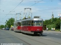 Souprava vozů T3R.P ev.č.8575+T3R.PLF ev.č.8281 vypravená na linku 22 ukrajuje již poslední metry z jízdy ke smyčce Bílá Hora. | 9.7.2011