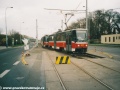 Souprava vozů T6A5 ev.č.8605+8606 vypravená na linku 17 vjíždí do jednokolejného úseku, tvořeného nesprávnou kolejí, před zastávkou Ládví. | 6.4.2002