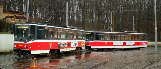Poslední cesta vozu T6A5 ev.č.8605 po pražských kolejích v soupravě s vozem ev.č.8675. | 31.3.2015