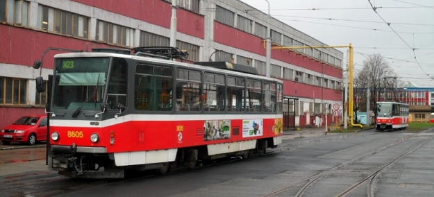 Odstavený vůz T6A5 ev.č.8605 v Ústředních dílnách. | 31.3.2015