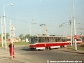 Vůz T6A5 ev.č.8609 opouští předávací kolej při jízdě do smyčky Sídliště Řepy. | 28.5.1999