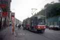 V zastávce Křížová ve směru do centra odbavuje cestující vůz T6A5 #8609 vypravený motolskou vozovnou na linku 14. Nástup do tramvaje tohoto typu v této zastávce bez nástupního ostrůvku navíc často mezi rozjetými automobily byl občas adrenalinovým zážitkem. | 30.9.2001