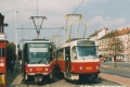 Souprava vozů T6A5 ev.č.8613+8614 vypravená na linku X-B zachycená ve smyčce Smíchovské nádraží ve společnosti záložního vlaku X vozovny Pankrác tvořeného vozy T3R.P ev.č.8333+8334. | 6.9.2002