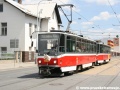 Souprava vozů T6A5 ev.č.8621+8622 vypravená na linku 10 míjí při jízdě k zastávce Nádraží Libeň výjezdový oblouk ze smyčky Harfa ke Starému Hloubětínu. | 14.7.2007