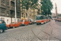 Souprava vozů T6A5 ev.č.8631+8632 vypravená na linku 6 klesá Minskou ulicí ke stejnojmenné křižovatce. | 26.6.1997