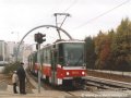 Souprava vozů T6A5 ev.č.8645+8646+8607 vyčkává na světelné signalizaci před zastávkou Poliklinika Barrandov. | 1.11.2003