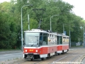 Souprava vozů T6A5 #8647+8648 vypravená na linku 39 překonala v Plzeňské ulici propustek s Motolským potokem a přijíždí k zastávce Poštovka. | 9.8.2006