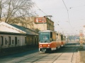 Protisměrnou zastávku Ocelářská právě míjí souprava vozů T6A5 ev.č.8649+8650 na lince 12. | 22.2.2003