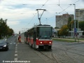 Souprava vozů T6A5 ev.č.8661+8662 vypravená na linku 20 míří ke sjezdové výhybce ze smyčky Červený Vrch. | 8.10.2005