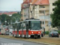 Souprava vozů T6A5 ev.č.8667+8668 vypravená na linku 20 stoupá ulicí Milady Horákové od zastávky Hradčanská na Prašný most | 3.8.2006