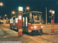 Vůz T6A5 ev.č.8670 vypravený na linku 23 manipuluje ve výstupní zastávce vnější koleje smyčky Kotlářka. | 21.5.2002