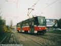 Vůz T6A5 ev.č.8672 vypravený na linku 7 přejíždí z vnější koleje na kolej střední. | 17.3.2002