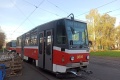 Vyřazený vůz T6A5 #8695 byl od ukončení provozu tohoto typu vozů odstaven v areálu hloubětínské vozovny. Přesunutí do Opravny tramvají bylo vyvoláno jeho přípravou na odvoz do ukrajinského Charkova, kam byl, společně s dalšími čtrnácti vozy tohoto typu, darován. | 17.10.2022