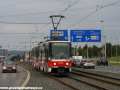 Souprava vozů T6A5 ev.č.8710+8711 vypravená na odkloněnou linku 20 přijíždí k zastávce Obora Hvězda. | 31.8.2010