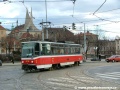Vůz T6A5 ev.č.8713 vypravený jako záložní vlak X na linku 7 projíždí obloukem křižovatky Palackého náměstí od Výtoně ke Zborovské | 7.2.2004