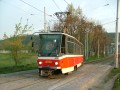 Vůz T6A5 ev.č.8722 zkouší funkčnost levého přejezdu u trojského tramvajového mostu