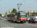 Souprava motolských vozů T6A5 ev.č.8725+8726 vypravená na linku 12 přijíždí k zastávce Nádraží Holešovice | 21.6.2006