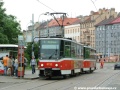 Souprava vozů T6A5 ev.č.8732+8740 vypravená na linku 1 stanicuje v zastávce Palmovka | 26.5.2006