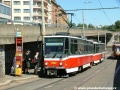 Souprava vozů T6A5 ev.č.8742+8739 vypravená na odkloněnou linku 19 stanicuje v zastávce Vltavská | 17.7.2006