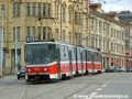 Vůz KT8D5 ev.č.9001 vypravený na linku 3 projíždí křižovatkou horní Palmovka z manipulační tratě v Sokolovské ulici k zastávce Invalidovna | 16.5.2004