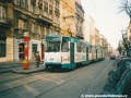 Vůz KT8D5 ev.č.9012 vypravený na linku 10 odbavuje cestující v zastávce Šumavská. | 2.3.2001