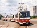 Vozy KT8D5 ev.č.9014 a ev.č.9027 vypravené na linku 17 manipulují ve smyčce Levského na původní traťové koleji, sloužící nyní jako vnitřní kolej smyčky | 14.5.2003