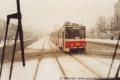 Pohled na soupravu vozů KT8D5 #9016+9026 na lince X17 mířící k zastávce Štěpničná ze zadní kabiny protijedoucí soupravy míří na Ládví. | 1. prosince 1993