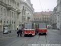 V Lazarské se souprava potkává s vozem KT8D5 ev.č.9018 vypraveným na linku 3... | 17.10.2001