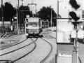 Ke konci jednokolejné tratě u zastávky Vozovna Strašnice se právě blíží vůz KT8D5 ev.č.9028 vypravený na linku 38. | 12.6.1991