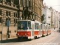 Vůz KT8D5 ev.č.9027 vypravený na linku 17 vyčkává na světelné signalizaci u Národního divadla na signál volno pro svou další jízdu pražskými ulicemi | 21.3.2003