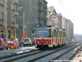 Prostorem vznikající protisměrné zastávky U Svobodárny na rekonstruované trati v Sokolovské ulici projíždí vůz KT8D5 ev.č.9040 na zátěžových zkouškách. | 1.9.2005