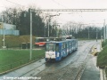 Vůz KT8D5 ev.č.9045 na cvičné jízdě manipuluje na nezkrácené kusé koleji smyčky Sídliště Modřany, vpravo je vidět torzo sjezdové výhybky po odstranění výměn s jazyky | 25.4.1997