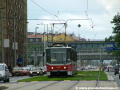 Zatravněným úsekem tramvajové tratě v Sokolovské ulici míří k zastávce tehdy zvané U Svobodárny vůz KT8D5 ev.č.9046 vypravený na linku 8. | 30.8.2006