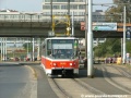 Vůz KT8D5 ev.č.9048 vypravený na linku 1 míří v blízkosti Negrelliho viaduktu k Pražské tržnici. | 30.9.2006