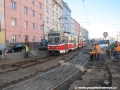Zpětná zádlažba probíhala za pravidelného provozu tramvají, jako v případě vozu KT8D5 ev.č.9048 vypraveného na linku 19. | 2.3.2011